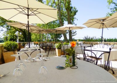Restaurant terrasse vers la Provence